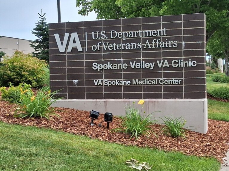 Street sign publicizes Spokane Valley VA Medical Clinic