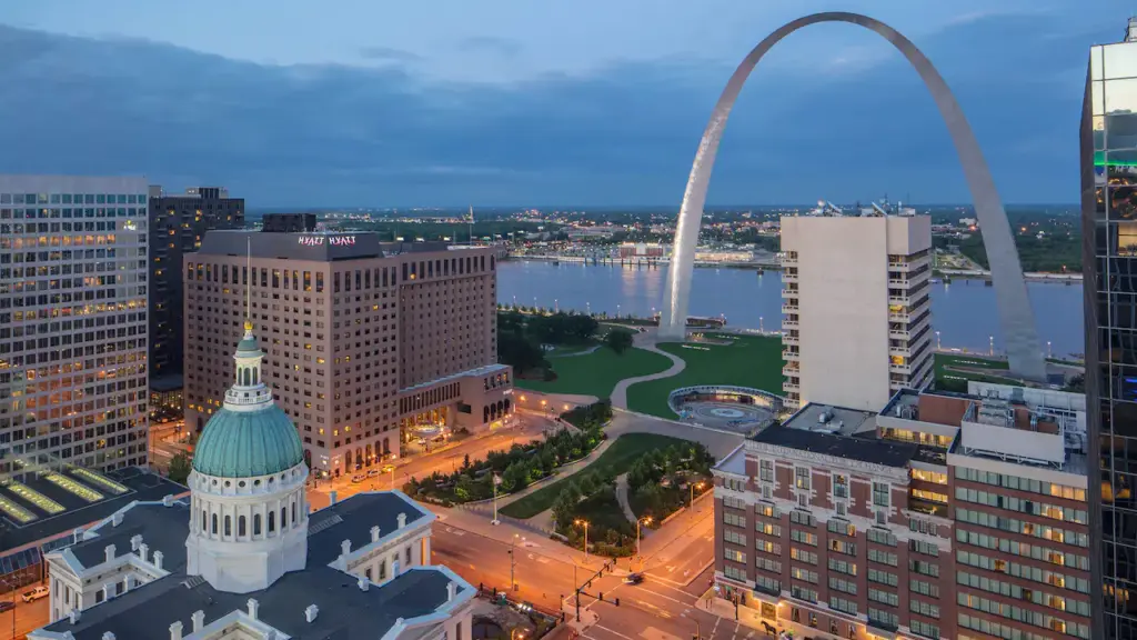 photo of buildings, a large arch and a river