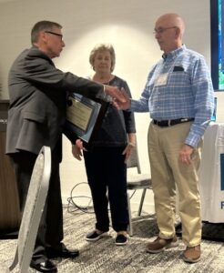 Picture of NARFE member receiving award