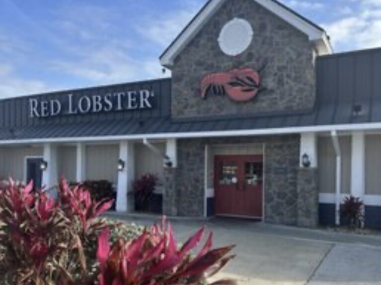 The front entrance to Red Lobster