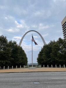 St. Louis, MO arch and US flag