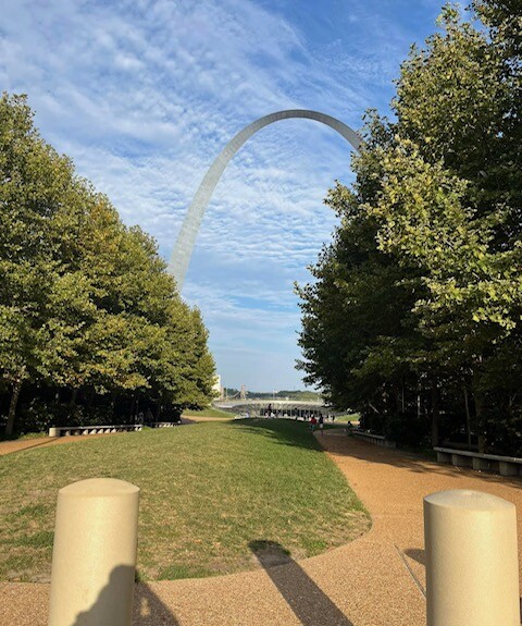 The Gateway Arch next to Hotel at FEDCon24