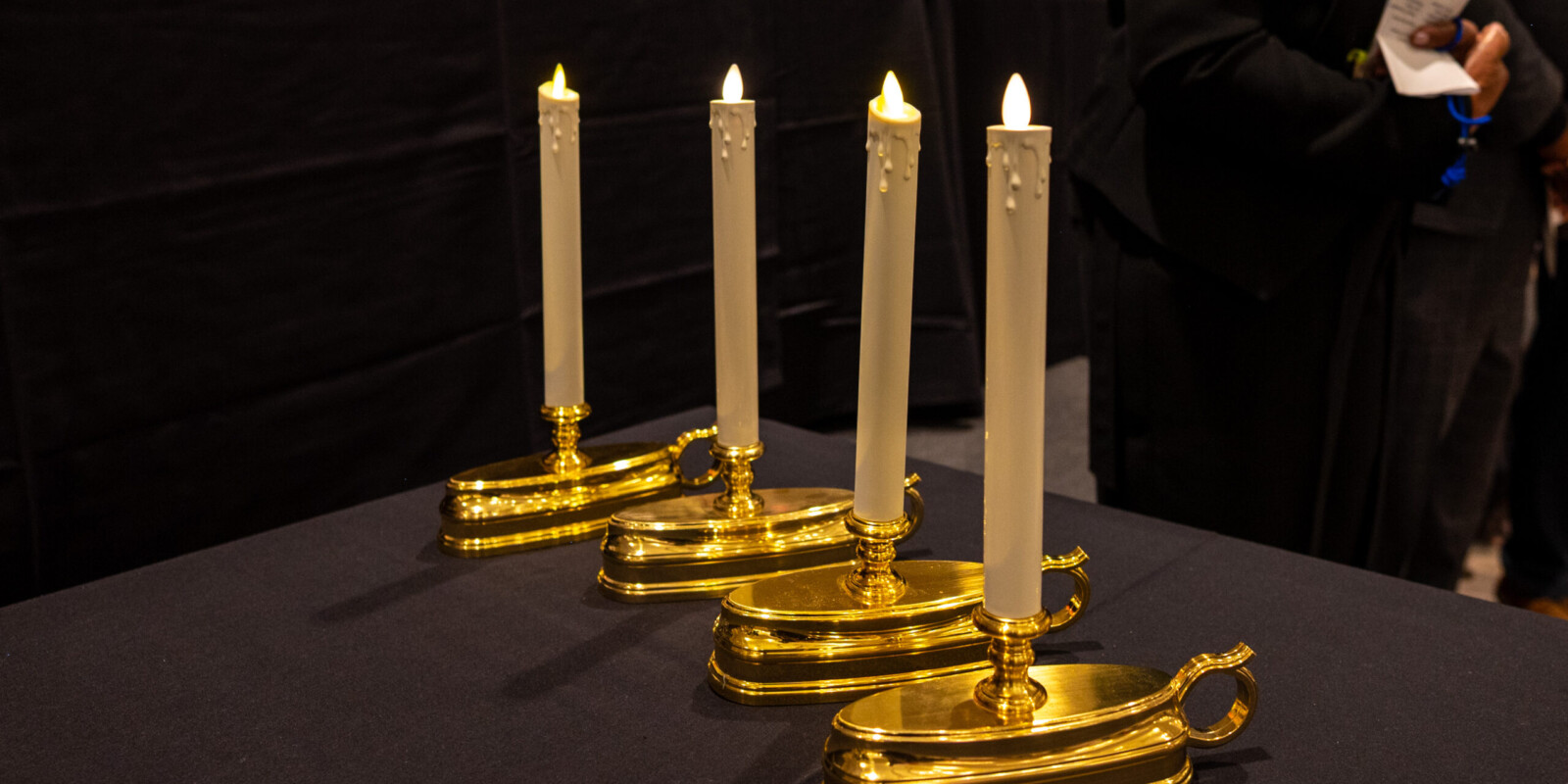 4 candles lit to memorialize NARFE members who died during the last year