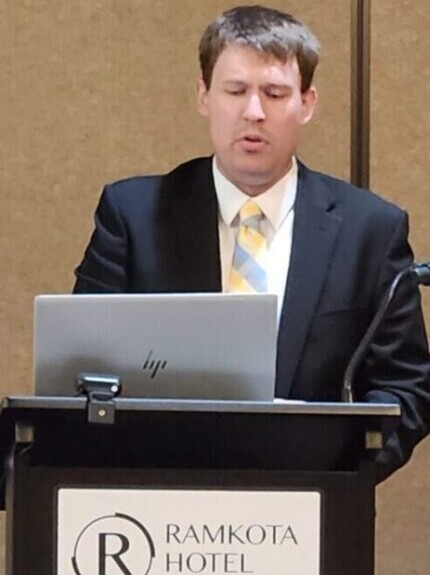 A man Andrew Ulvestad from Cornerstone presents information on investment planning in members retirement.